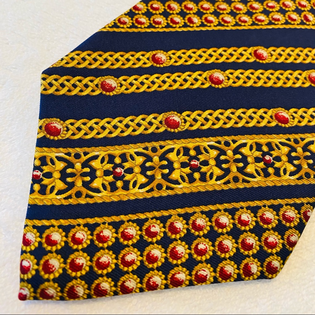 Brand New Stylish Tie By The Metropolitan Museum Of Art